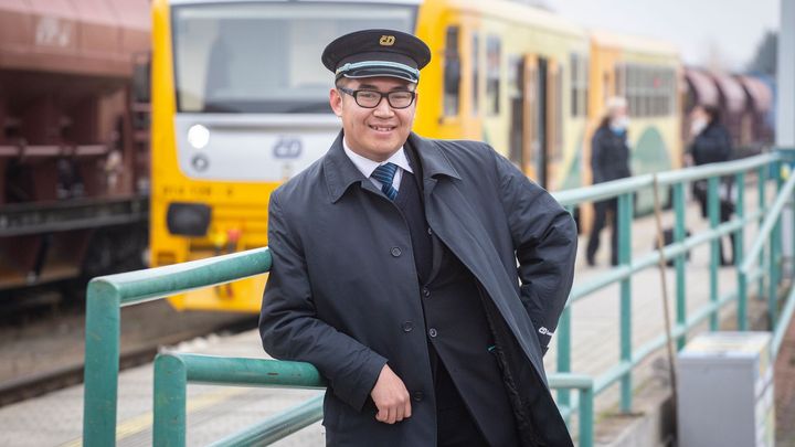 Zpožděné vlaky při střídání času? Prostě to musí dojet, říká Vietnamec na kolejích