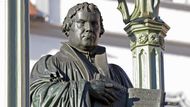 Město právě letos slaví velké výročí. Před 500 lety, 31. října 1517, tu teolog Martin Luther vydal svých 95 tezí a zahájil reformaci. Jeho socha stojí na náměstí.