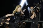 Petrohradští ochránci mravnosti na Madonně miliony nevysoudili