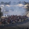 Migranti zahaleni v slzném plynu