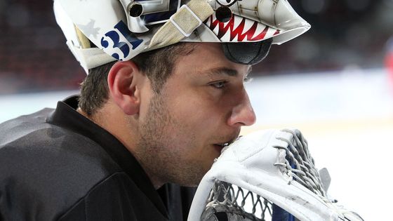 Připomeňte si obrazově kariéru českého hokejového brankáře Ondřeje Pavelce, který v úterý v noci odchytal svůj jubilejní 200. zápas v NHL.