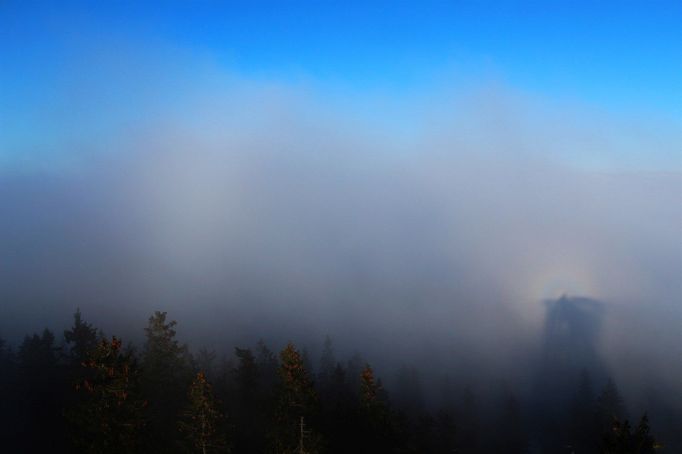 Szpuk, povoláním meteorolog, pravidelně píše o počasí.