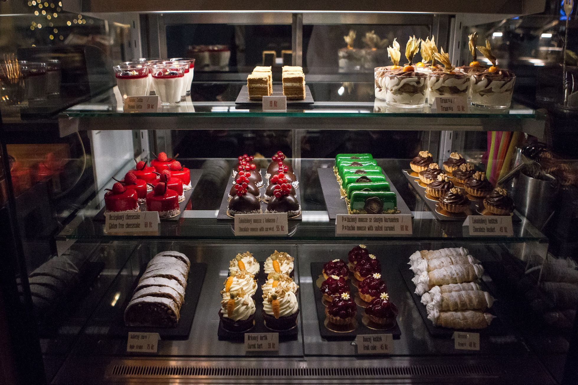 Restaurace, hospody otevírají v omezeném režimu - sladké, zákusky, Café Platýz, nouzový stav, omezení, koronavir, 3. prosinec