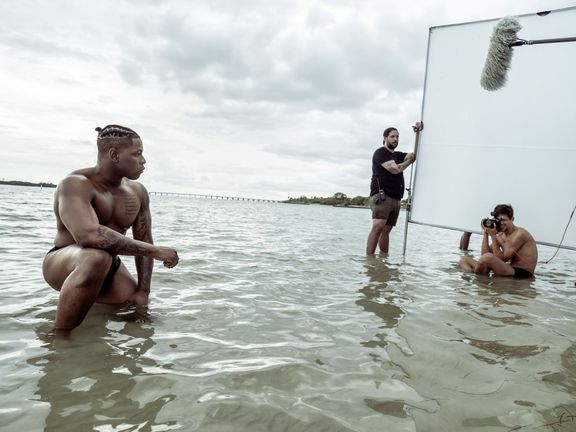 John Boyega pózuje pro kalendář Pirelli