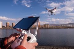 Policisté chtějí pravomoc sestřelit nebezpečný dron. Nyní se řídí pokyny pro letadla