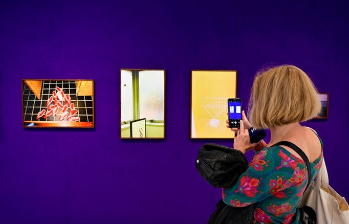 Snímek z výstavy fotografií Libuše Jarcovjákové ve Veletržním paláci.