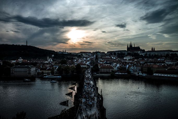 Hitomi Sató: ukázky z tvorby japonské fotografky, která nafotila knihu Crossing Prague