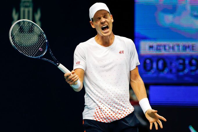 Tomáš Berdych v semifinále turnaje v Bangkoku proti Gillesu Simonovi