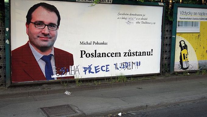 Vkus politického boje - nejnovější billboardový útok na Michala Pohanku.