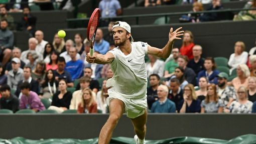 Tomáš Macháč v utkání prvního kola Wimbledonu 2023.