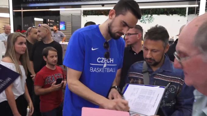 Basketbalisté se po úspěšném MS vrátili do Prahy