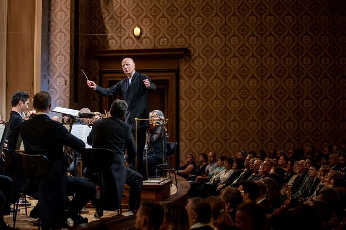 Snímek z vystoupení Tonhalle-Orchesteru Zürich na Dvořákově Praze.