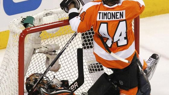 Dvanáct gólů a 158 trestných minut. Tak vypadala další bitva o Pensylvánii