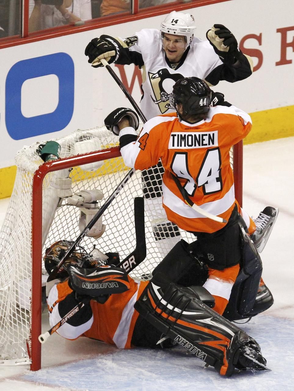 Philadelphia - Pittsburgh (Chris Kunit, gól, radost, Bryzgalov, Timonen)