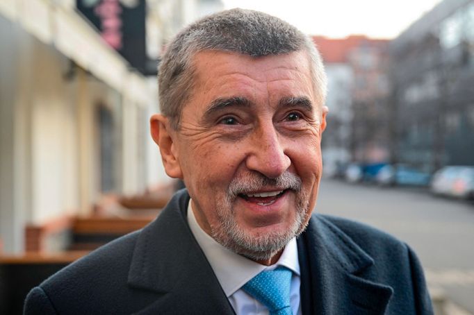 Prezidentský kandidát Andrej Babiš během volební kampaně přichází na předvolební debatu Blesku, 19. ledna 2023, Praha.