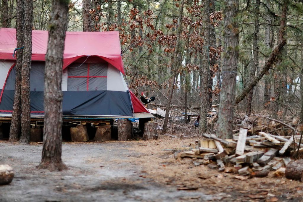Komunitní stanové městečko bezdomovců u New Jersey