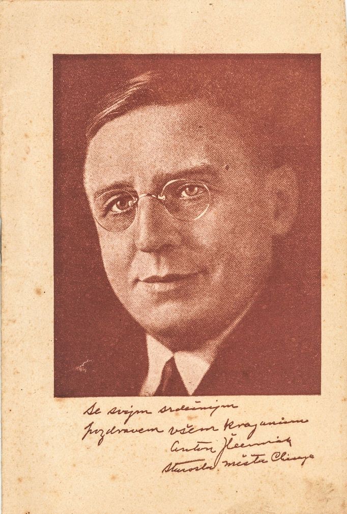 Vlastnoručně psaná zdravice „Se svým srdečným pozdravem všem krajanům Antonín Čermák, starosta města Chicaga“. 30. léta