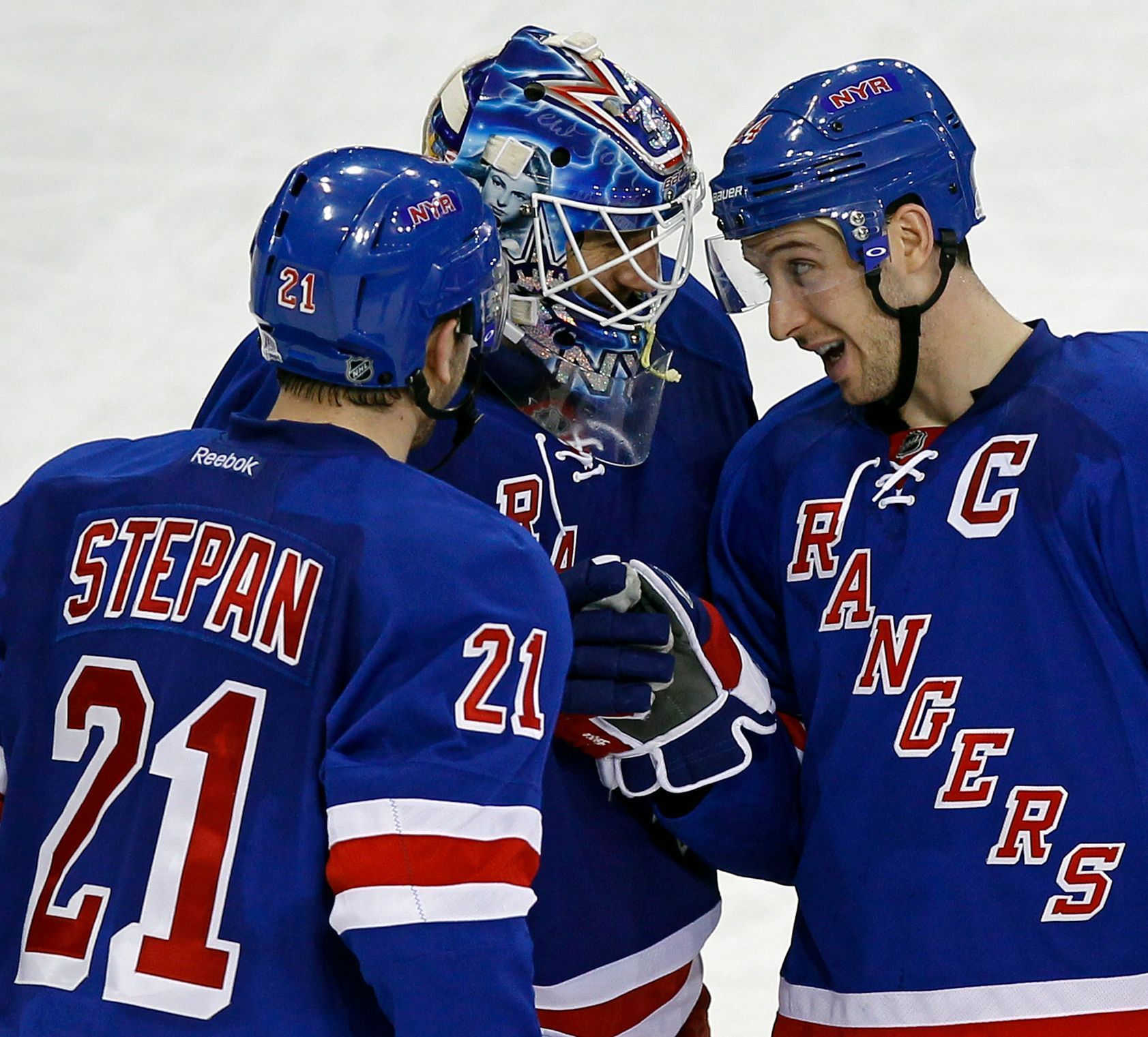 Callahan, Stepan a Lundqvist slaví vítězství Rangers