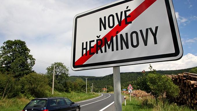 Nové Heřminovy mají přibližně tři stovky obyvatel.