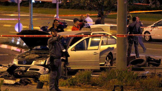 Policista na místě nehody. Nebo teroristického útoku?