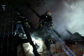 Molotovy zapálily rodinný dům Romů ve Vítkově