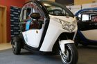 Zatímco Velorex měl dvě kola vpředu a jedno vzadu, u vozidla Velor-X-Trike je tomu obráceně. Konstrukčně i výrobně je to jednodušší varianta.