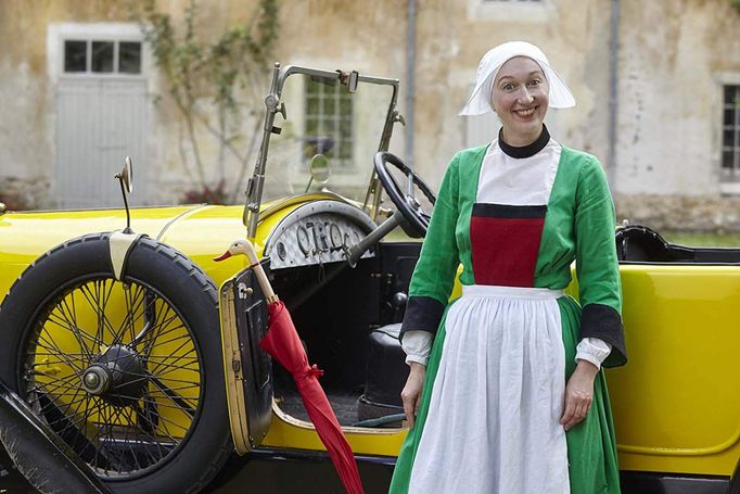 Emeline Bayartová jako Bécassine.