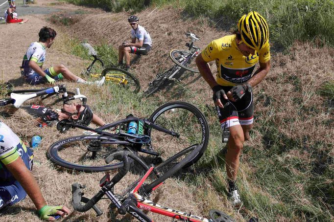 Fabian Cancellara v hromadném pádu.