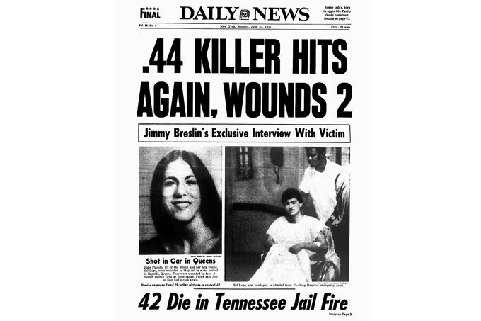 Titulní strana deníku Daily News z 27. června 1977 s titulkem "Vrah s ráží .44 znovu udeřil, 2 zranil".