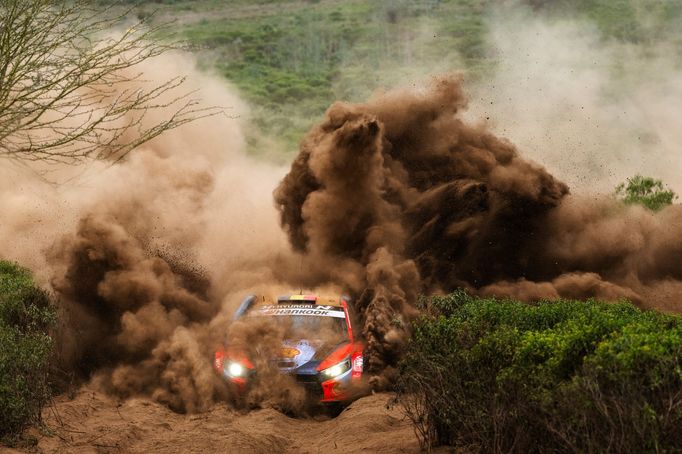 Thierry Neuville v Hyundai na trati Rallye Safari 2025