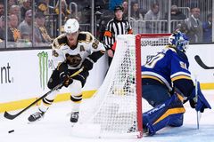 Pastrňák přispěl k výhře Bostonu tentokrát jako nahrávač. Asistoval i Krejčí