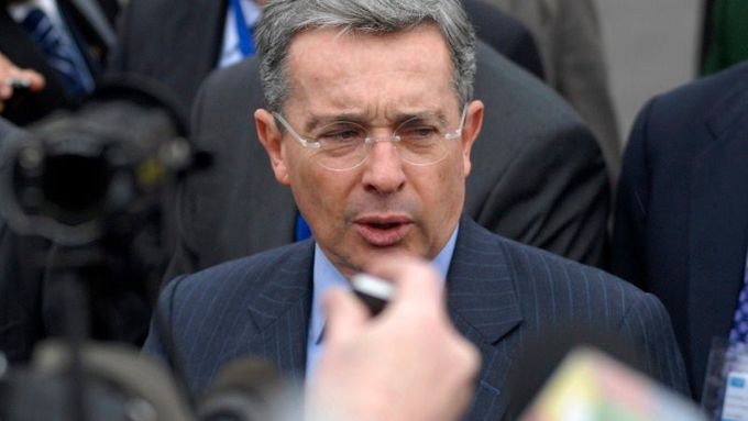 Kolumbijský prezident Álvaro Uribe na setkání prezidentů v argentinské Bariloche.