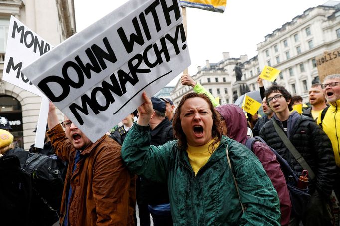 Demonstrace proti monarchii v Londýně.