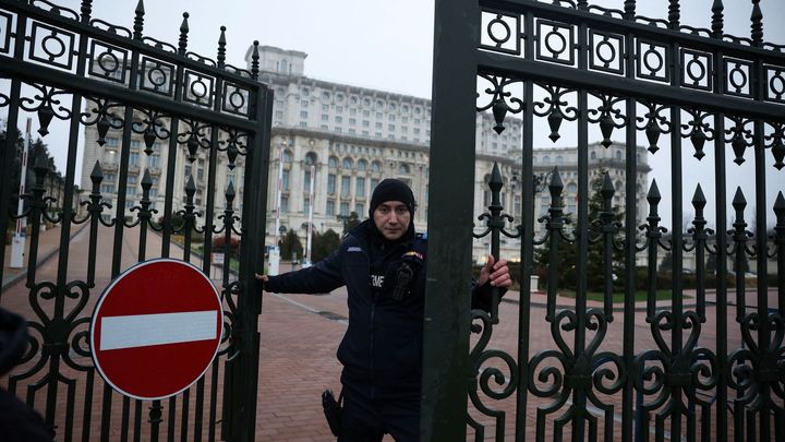 Po zrušení voleb rumunská policie zatýká extremisty a provádí domovní prohlídky