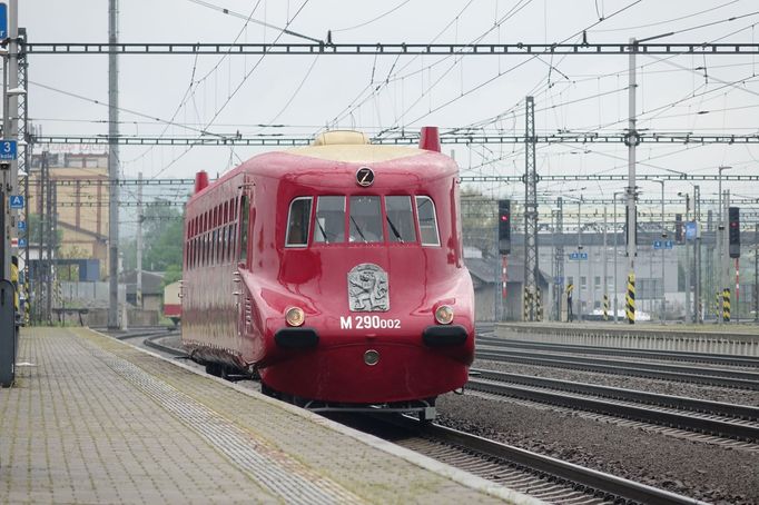 Legendární historický železniční vůz Slovenská strela se 13. května 2021 po více než dvou letech oprav vrátil do Kopřivnice na Novojičínsku.