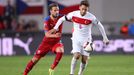 Česko-Turecko: Filip Novák - Hakan Calhanoglu