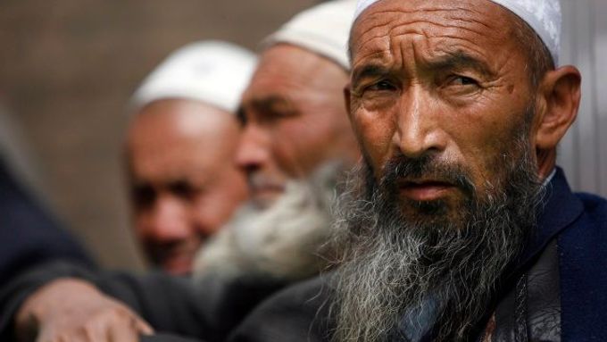 Původními obyvateli provincie nejsou čínští Hanové, ale Ujgurové.