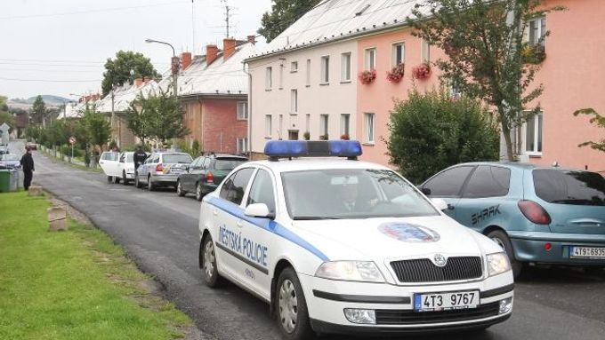 Policie na místě činu v Krnově.