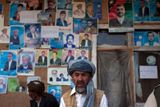 Karzáího protikandidáti využívají extrémně špatné bezpečnostní situace v zemi ke kritice postupu nynějšího afghánského vedení.