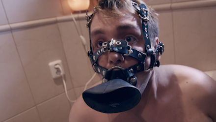 Hrubě nekorektní Párty Hárd je zdarma on-line. Řezník uvolnil film na Youtube