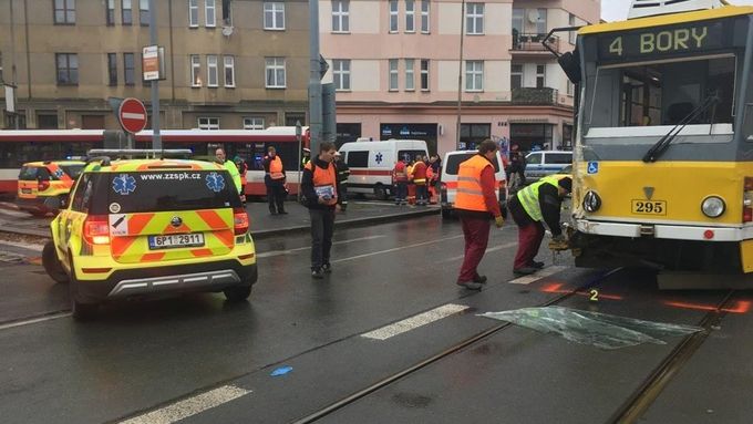 Nehoda na plzeňské křižovatce ulic Klatovská a Kaplířova.