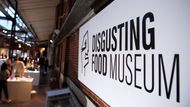 "Co pro někoho může být nechutností, další vnímá jako pochoutku," popisuje agentura Reuters hlavní myšlenku muzea podivných jídel Disgusting Food Museum, které bylo otevřeno ve švédské metropoli Malmö.