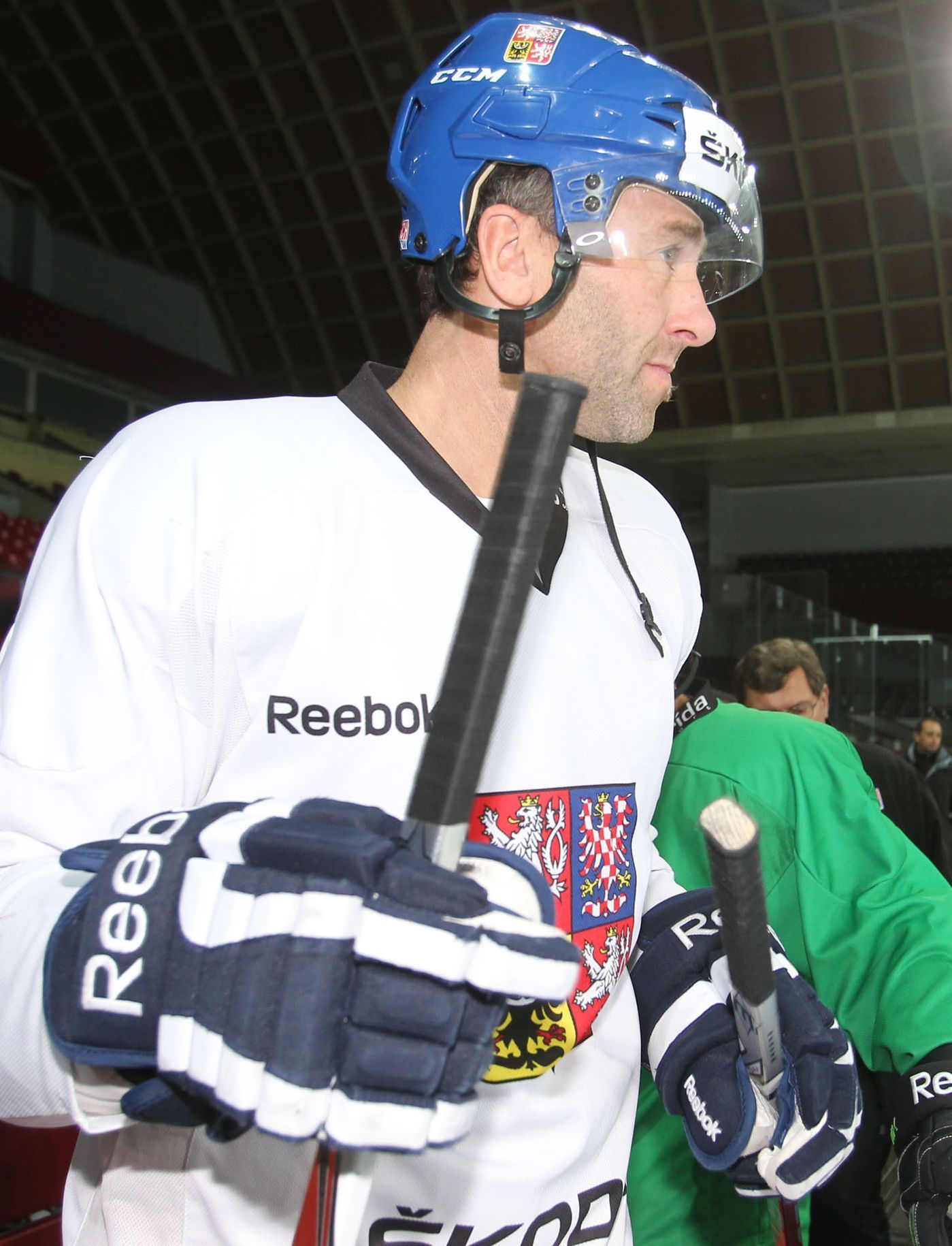 Český hokejový reprezentant Petr Nedvěd při tréninku před Karjala Cupem 2012.