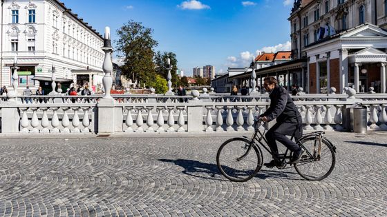 Jak se vypořádat s koly v centru města nebo veřejným prostorem? Praha se může inspirovat v Lublani