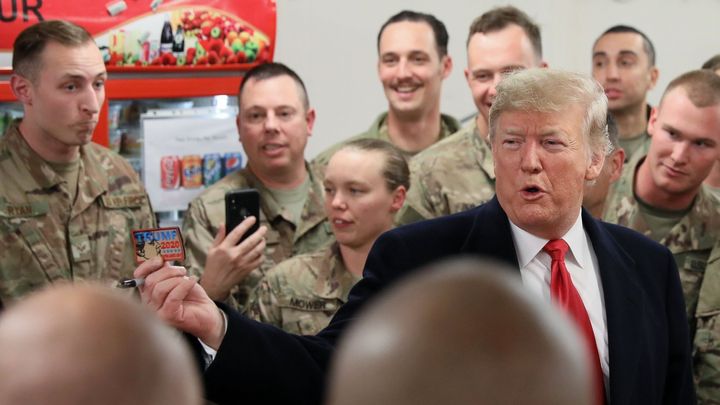 Po nečekané návštěvě Iráku Trump zaskočil i za vojáky do Německa