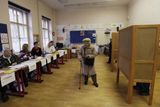 Prezidentské volby v Česku: tradičně chodili důchodci, ale dostavili se i mladí a ti, kteří jindy nevolí.