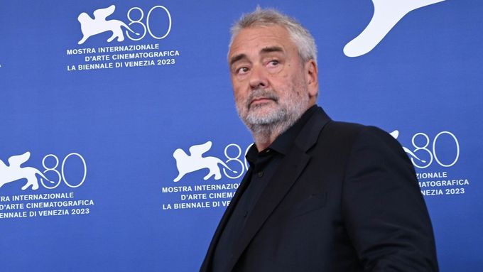 Režisér Luc Besson v září uvedl Dogmana na benátském festivalu.