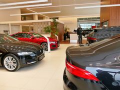 V Plzni vyrostl nový showroom značek Jaguar a Land Rover.
