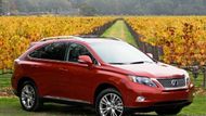 Sportovně užitkový Lexus RX 450h má cenovku 1082500 Kč.