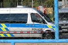 Popálený výrobce drog po výbuchu v ostravském bytě utekl, policisté ho chytili až v tramvaji